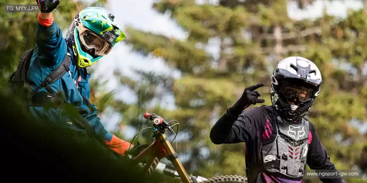 赛场之外,我们与你同在 —— 实时解说,深度分析!🎙️📊